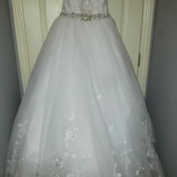 Wedding dress - Picture 5 of 8